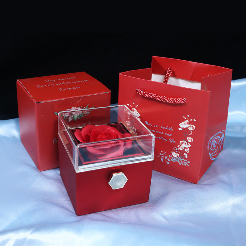 ROSE BOX WITH NECKLACE